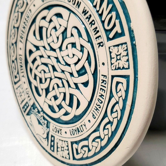 Bread & Bun Warmer 6½" Stoneware Friendship Knot Ceramics Porcelain Kitchen Bake - Picture 6 of 11